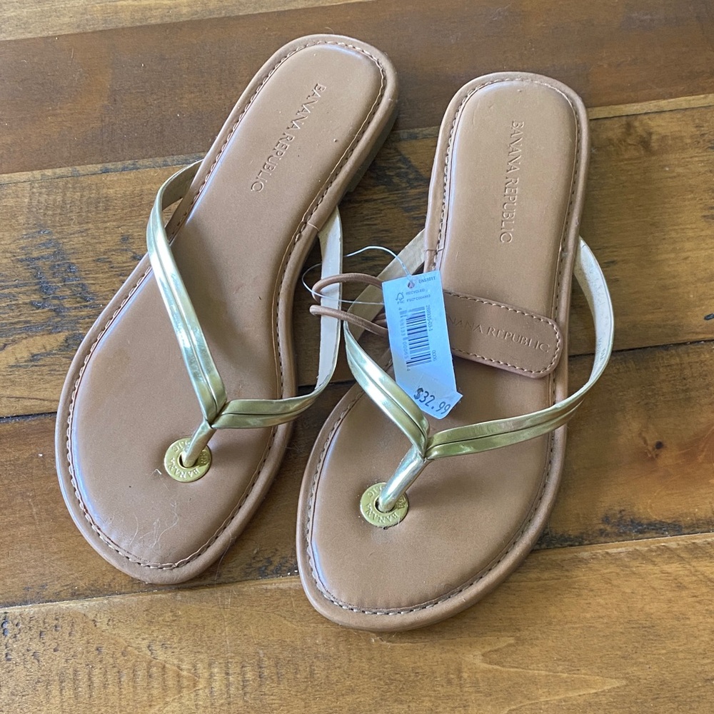 NWT Banana Republic Metallic Gold Sandals